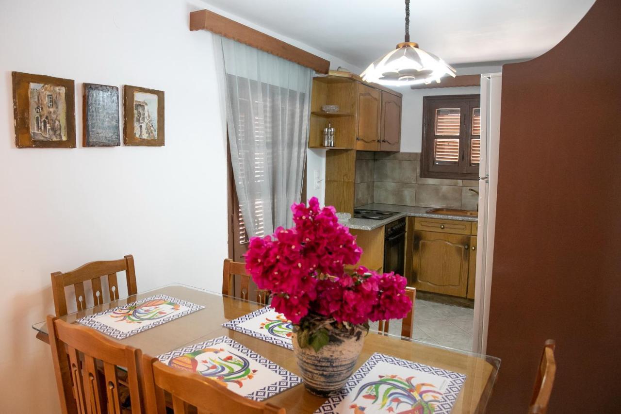 Apartment Areopolis *